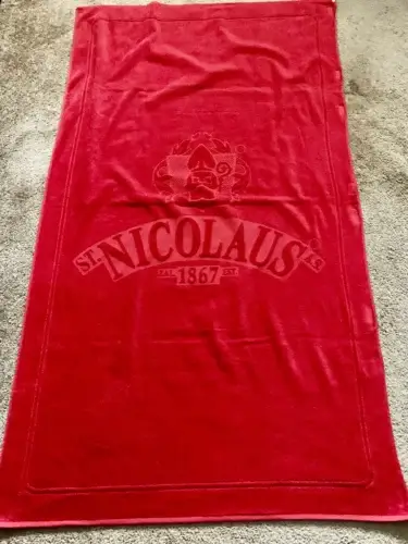 Červená osuška se vzorem St. Nicolaus