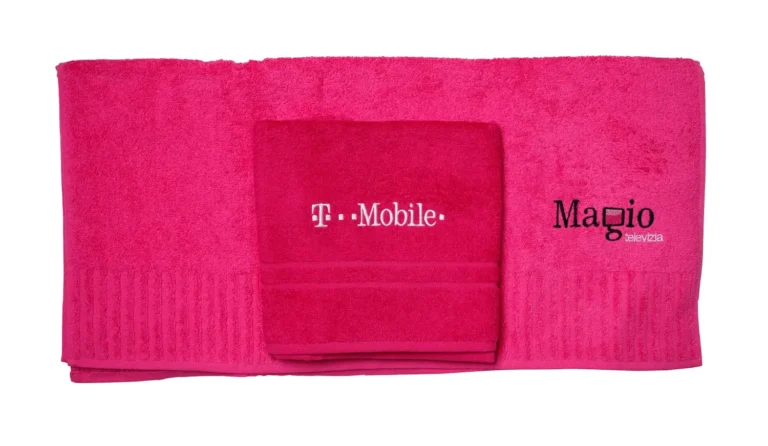 Reklamní froté ručník s plošným potiskem v korporátní barvě T-Mobile